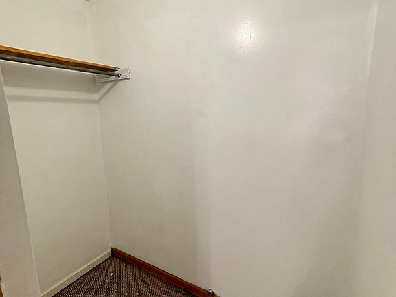 walk in bedroom closet