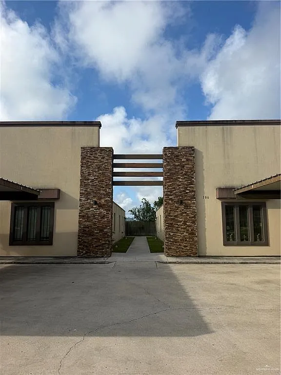 2 bed, 2.0 bath, 1100 sqft, $1,100 — Photo 2
