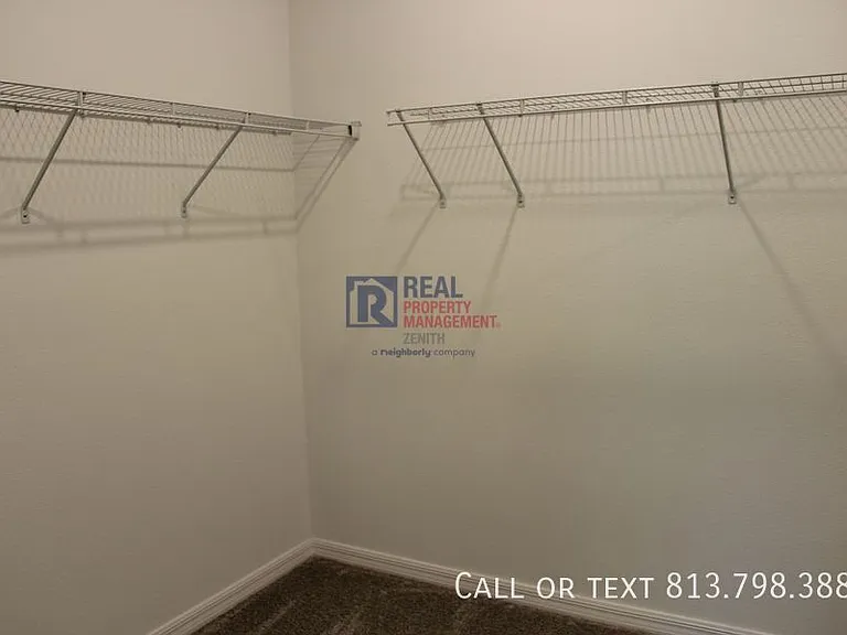 3911 N Maryland Ave — Photo 36