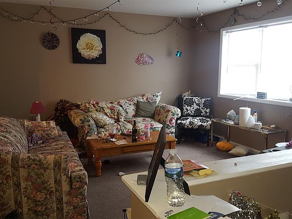 4th image of 136 Pickwick Pl