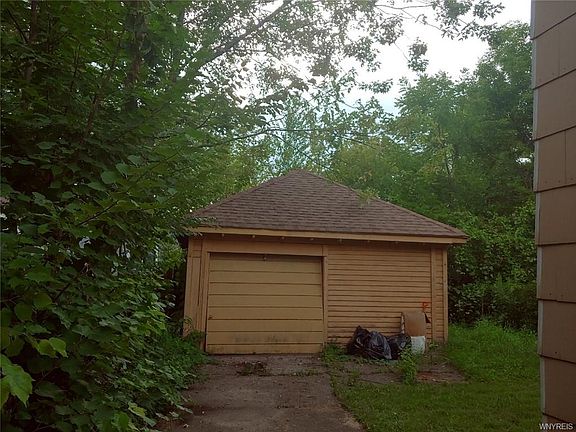 5th image of 96 E End Ave