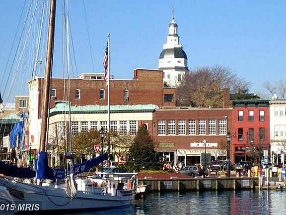 Minutes from Downtown Annapolis Harbor / City Dock