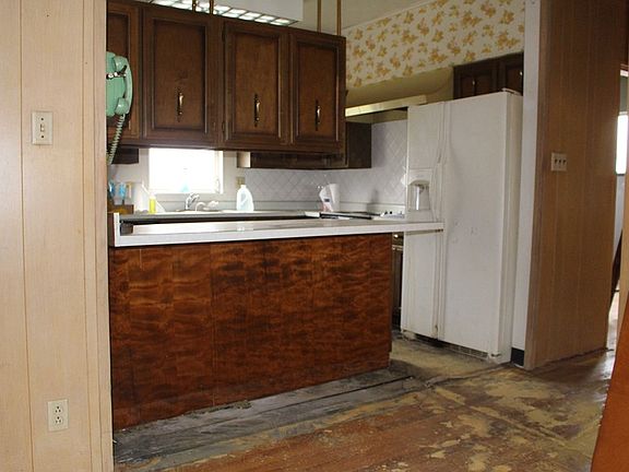 3rd image of 925 30th St