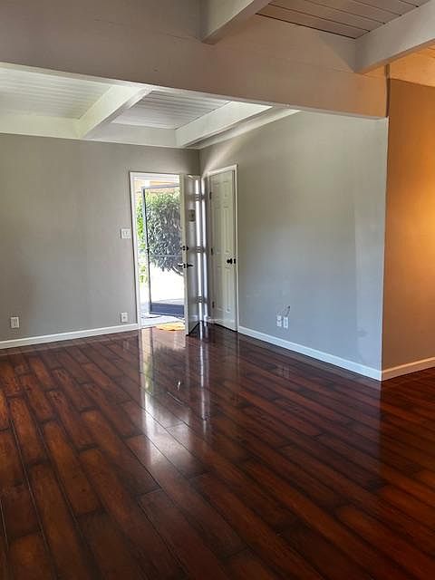 Entrance / Living Area