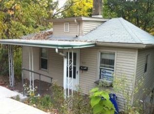 821 Vine St, Coraopolis, PA 15108