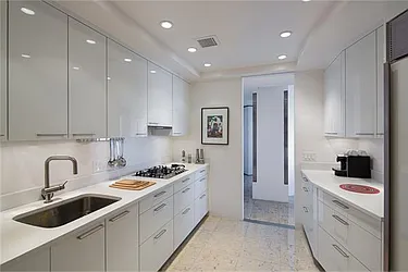 Sold by Macklowe Investment Properties