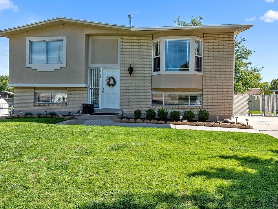 1st image of 3807 S Manhatten Dr