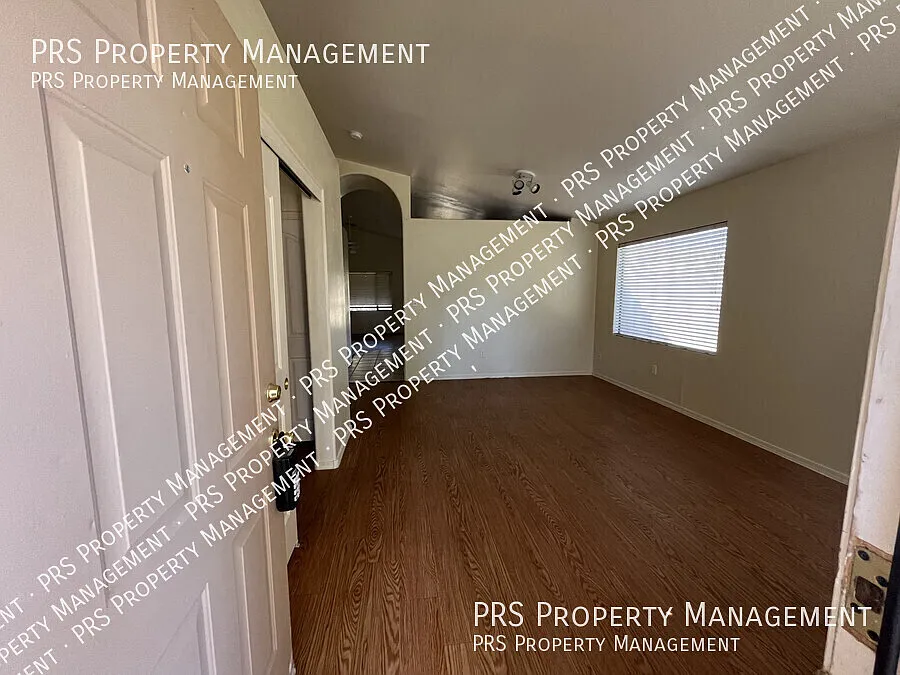 Building Photo - 444 W Princeton Ave