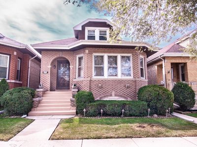 5923 W Eddy St, Chicago, IL, 60634