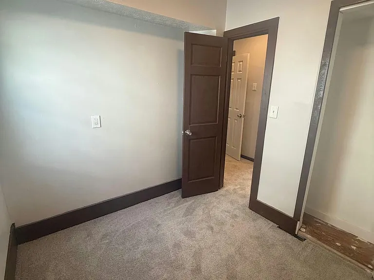 9800 Kennedy Ave — Photo 16