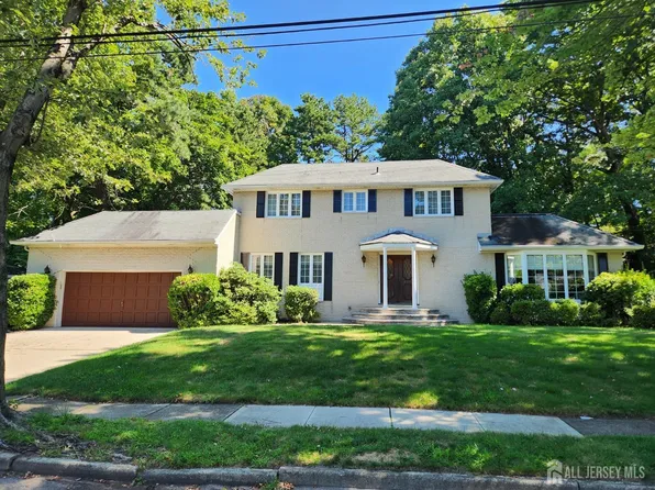 27 Debonis Dr, Milltown, NJ 08850