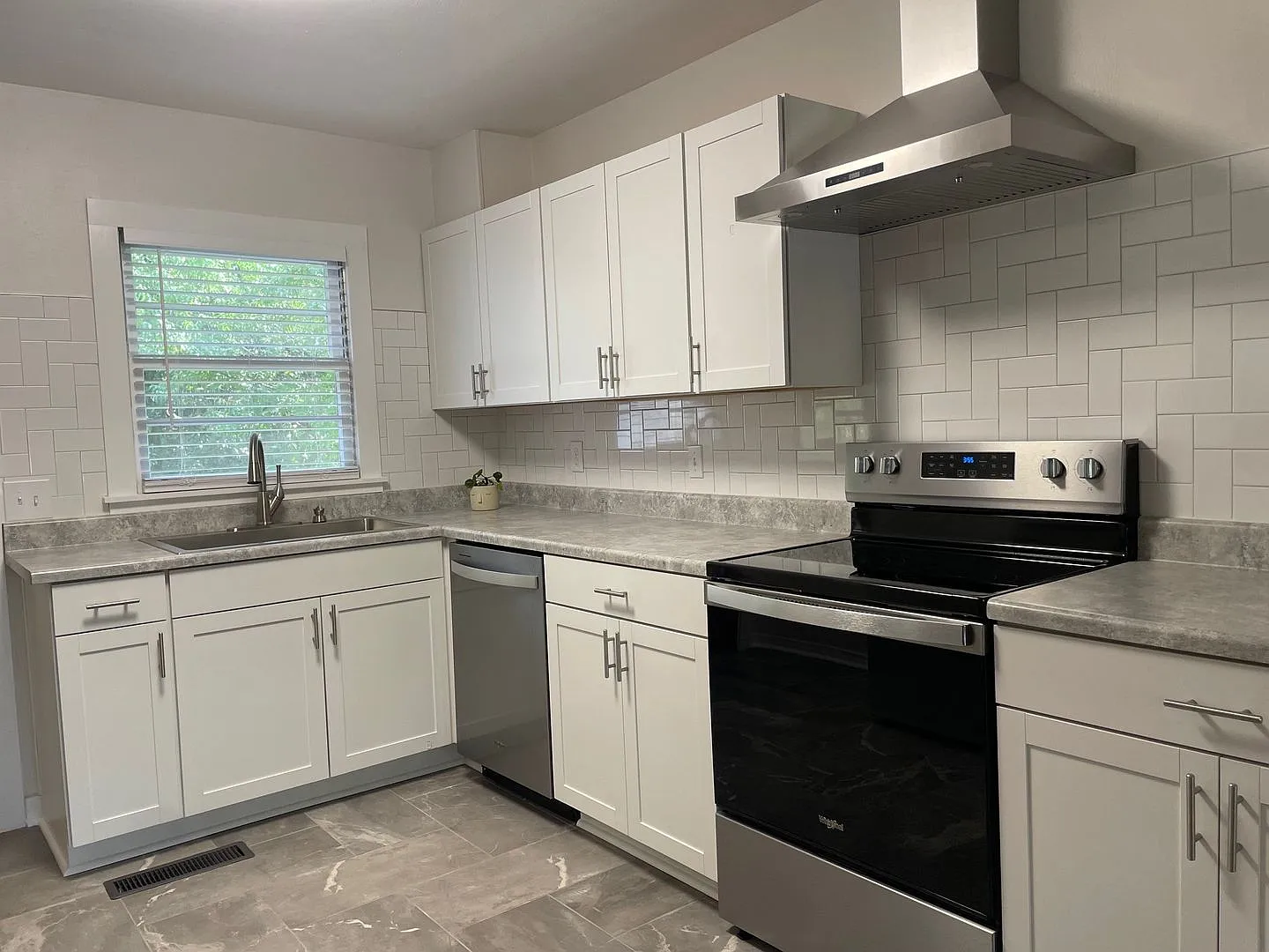 127 W. Drake Avenue — Photo 2