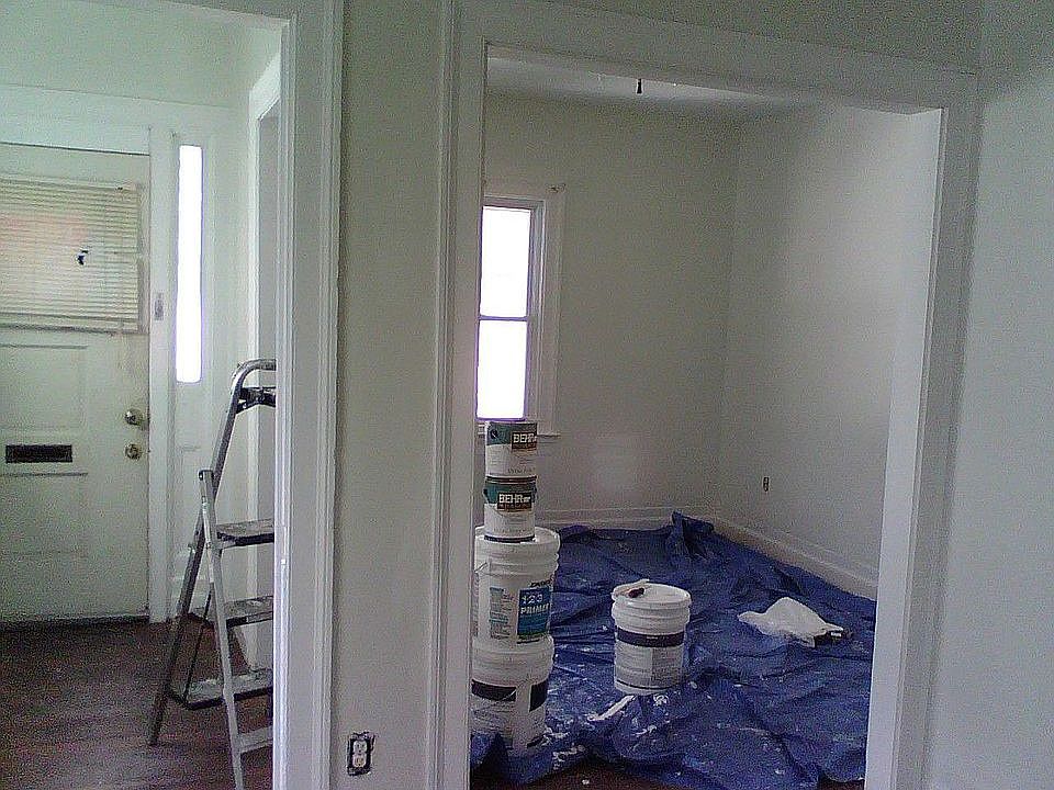 2nd image of 806-808 S Plymouth Ave S