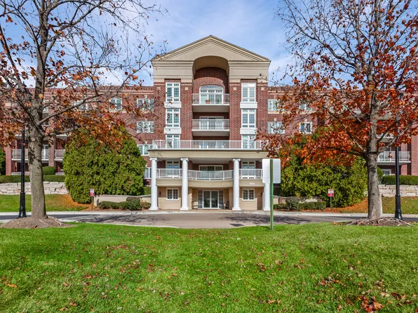 7021 W Touhy Ave APT 207, Niles, IL 60714