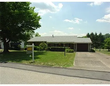 115 Farmview Dr photo 1