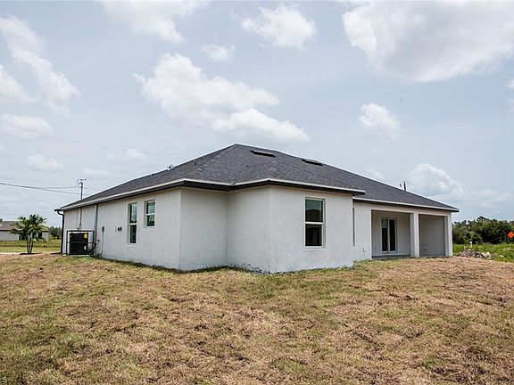 4th image of 240 Blackstone Dr