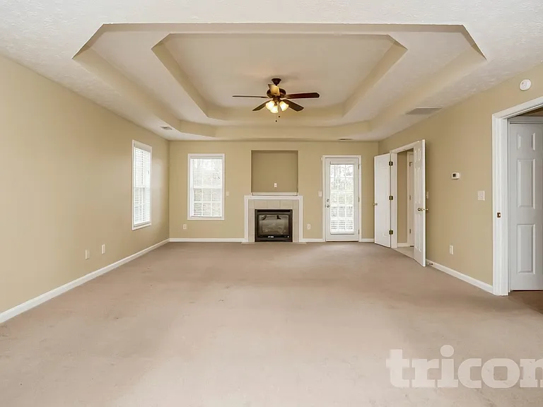 585 Chastleton Dr — Photo 8