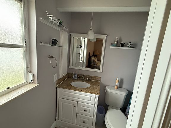 2nd image of 506 SE 21st St