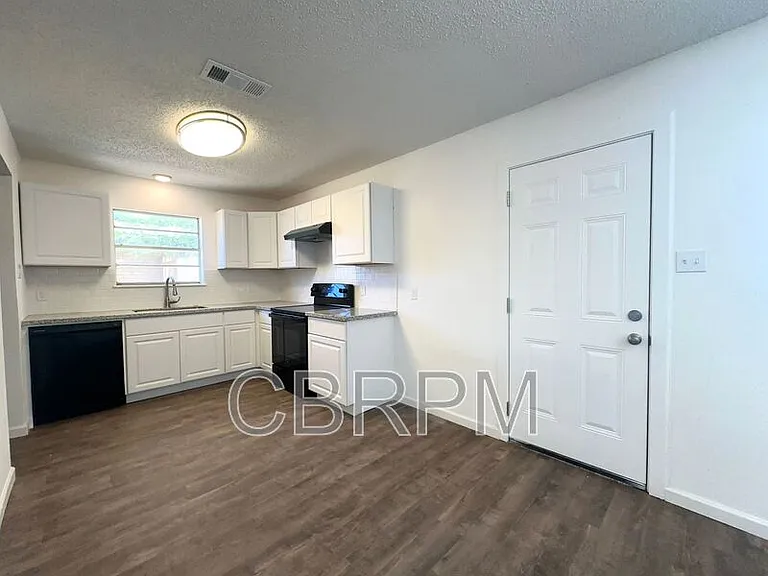 4506 Itasca St — Photo 2