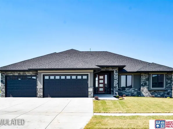 1110 N 104th St, Lincoln, NE 68527