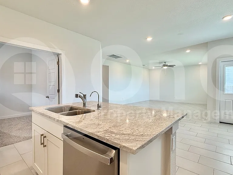 103 Hackberry Branch Dr — Photo 6