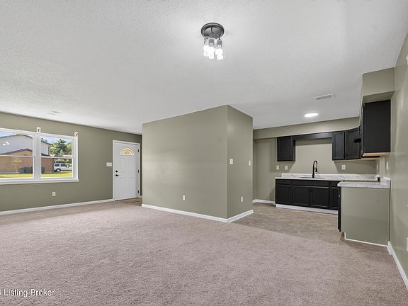 5th image of 450 Pearman Ave