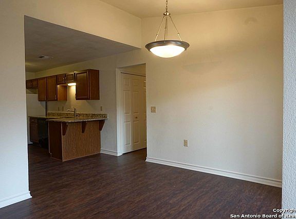 5th image of 16422 Oak Rock St