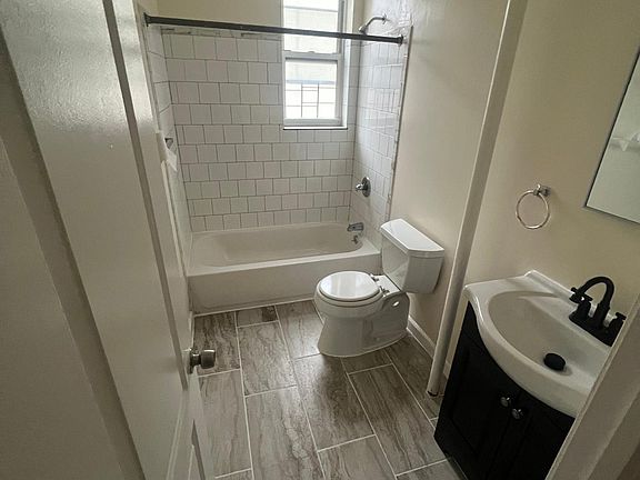 2nd image of 90 Saint Andrews Pl APT 3A