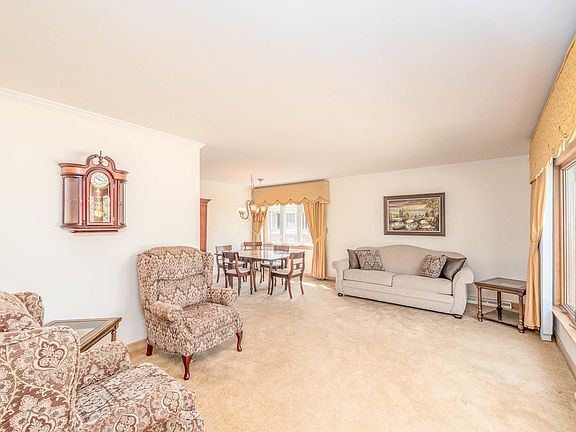 3rd image of 4525 N Canfield Ave