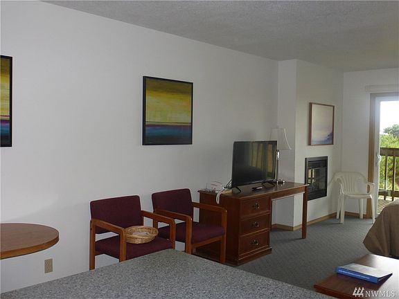 4th image of 304 14th St NW #202