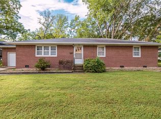 405 SW 4th St, Bentonville, AR 72712