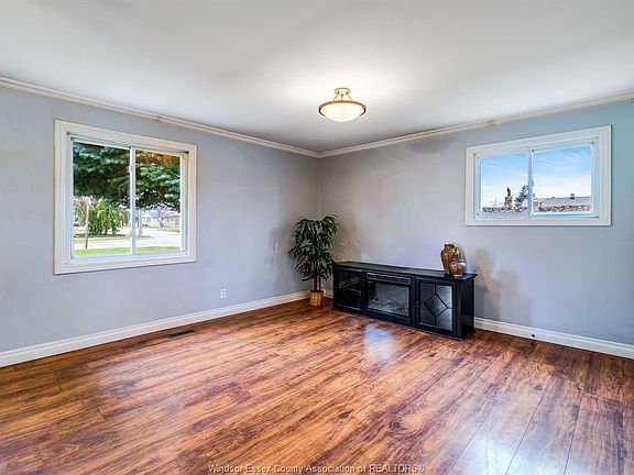 5th image of 133 Victoria Ave