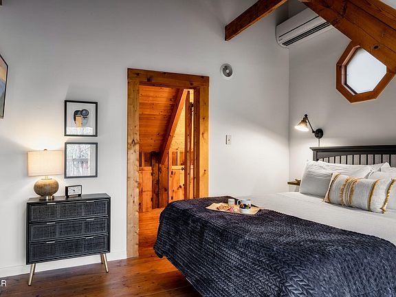 41st image of 1008 Walini Way
