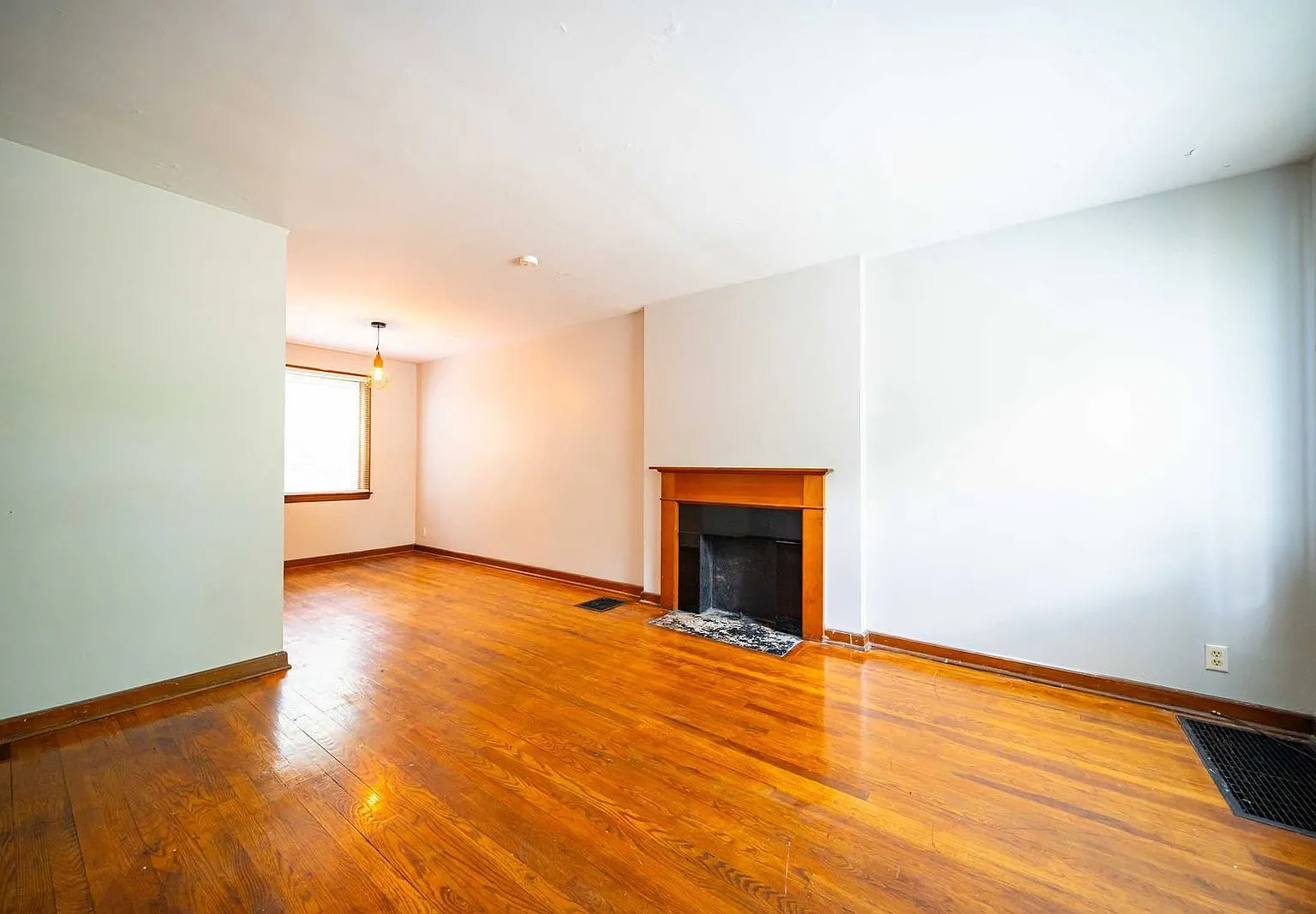 2 bed, 1.0 bath, $1,325 — Photo 2