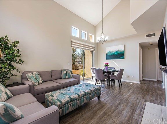 3rd image of 2665 Dunstan Dr