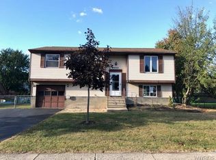 1400 Glidden Cir, Derby, NY 14047