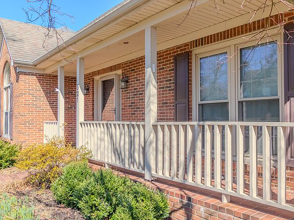 5th image of 521 Ridgewater Ct