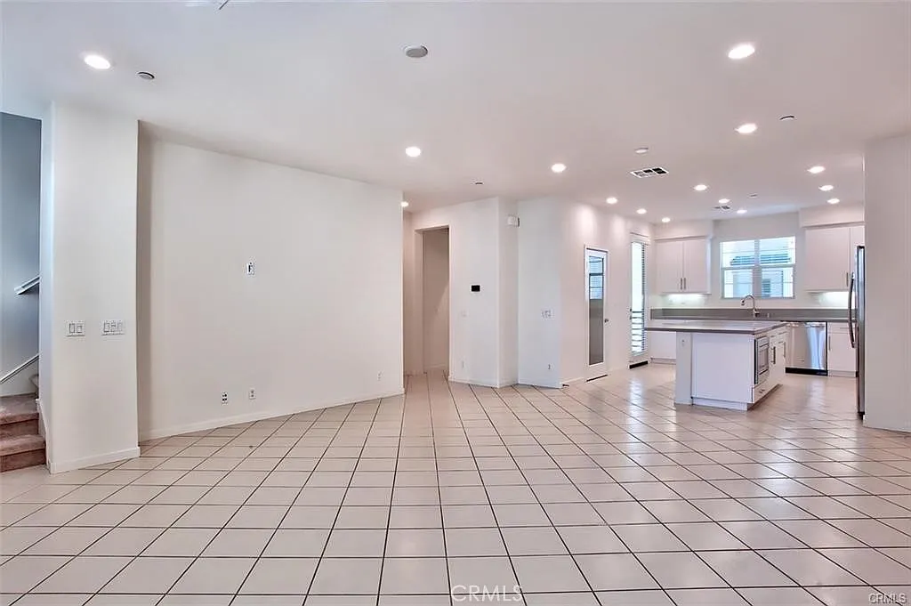 2 bed, 2.5 bath, 1694 sqft, $4,100 — Photo 4