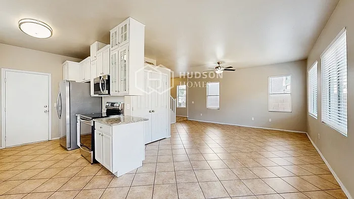 4018 W Irwin Ave — Photo 8