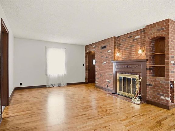4th image of 1204 E Walnut St