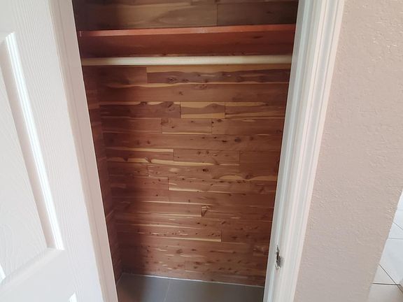 4th image of 1133 Idlewild Dr N