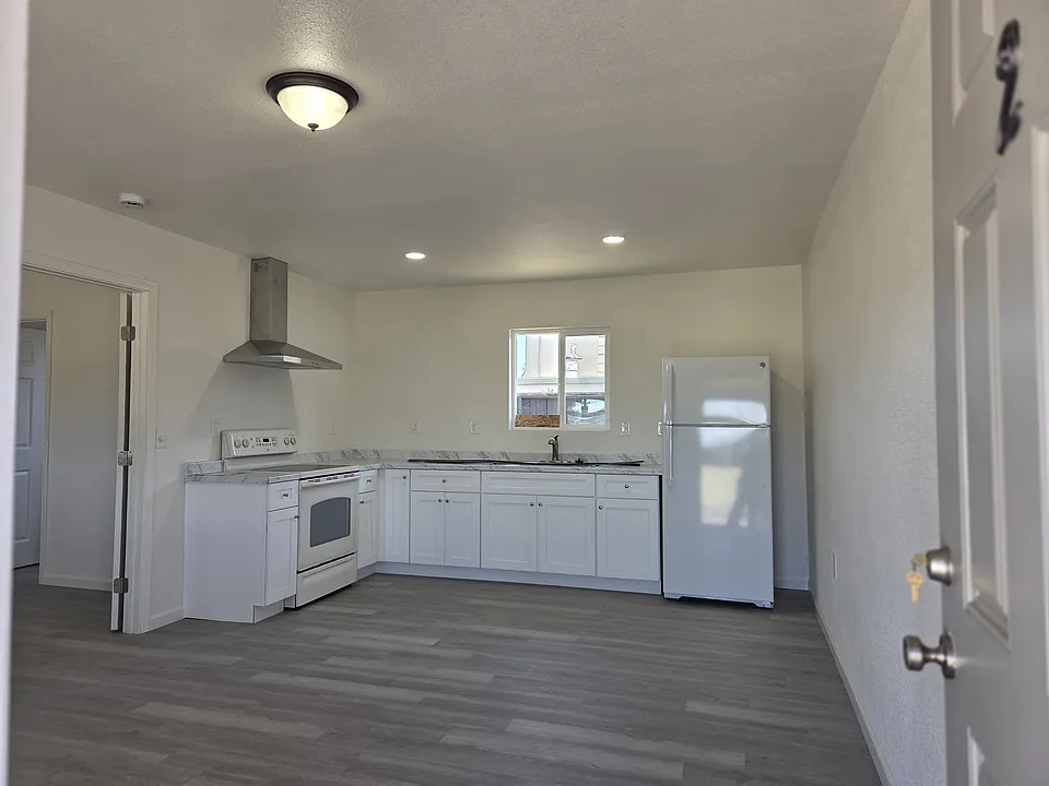 3215 W Capitol Ave #2