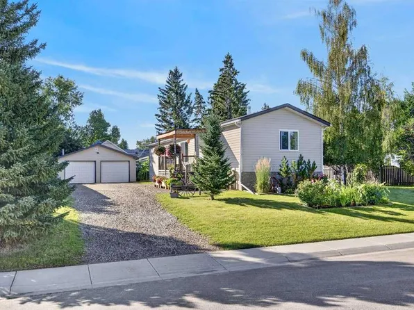 1223 N Downie St, Carstairs, AB T0M 0N0