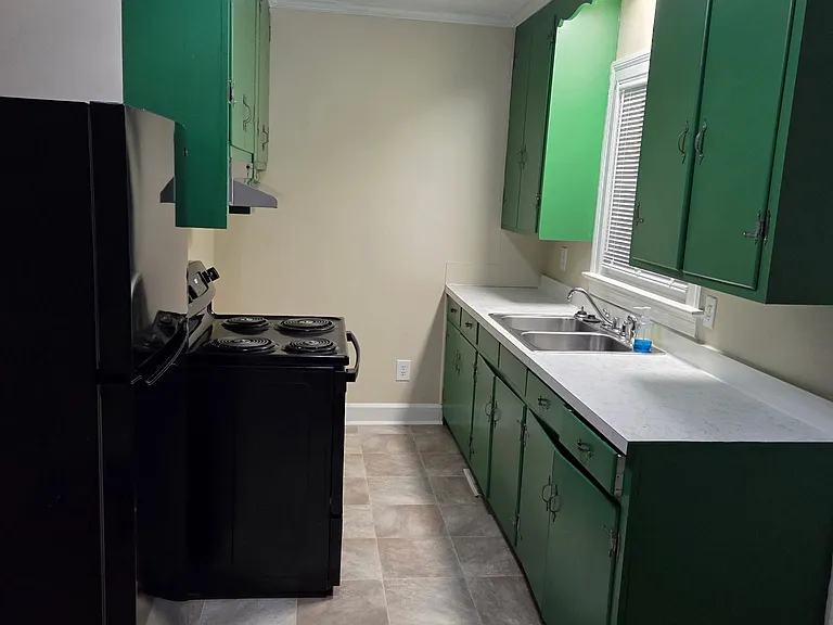 318 Jefferson St W — Photo 5