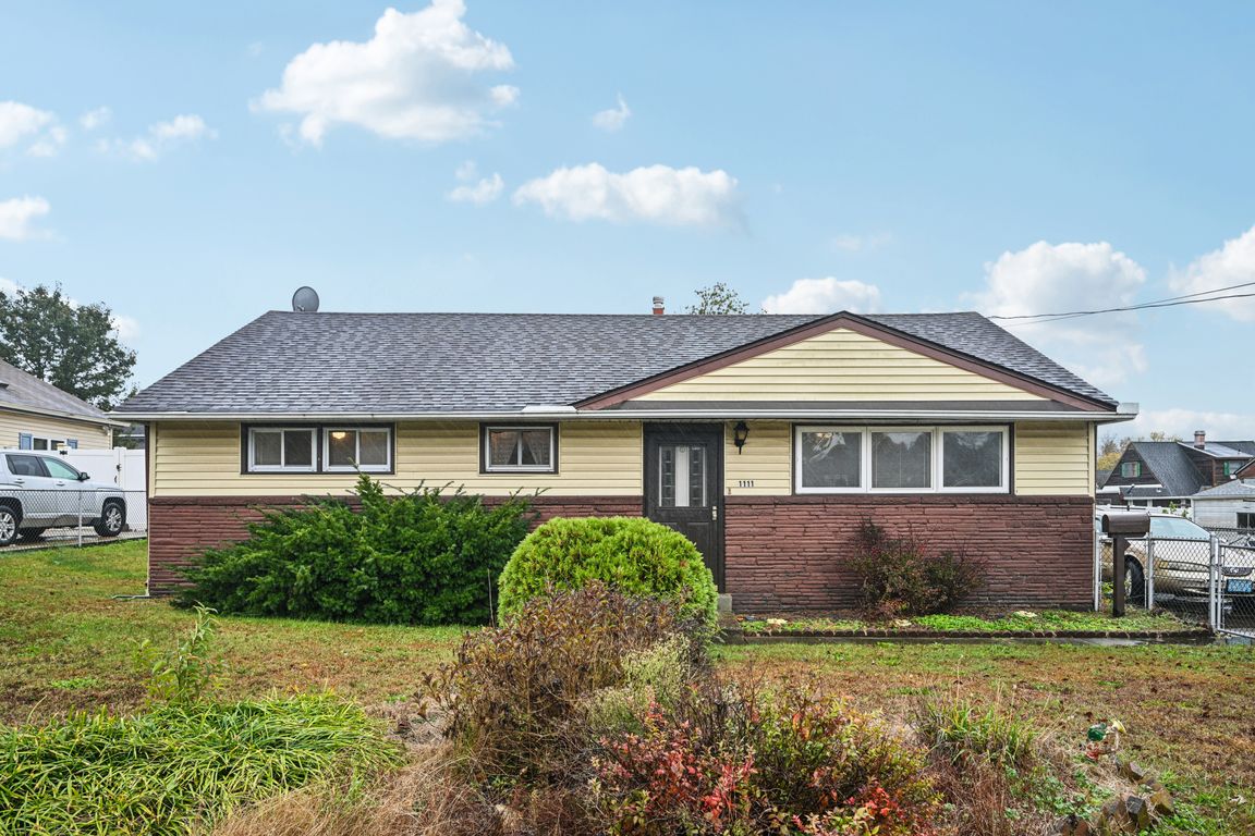 Monmouth Rd-S3110-001.jpg