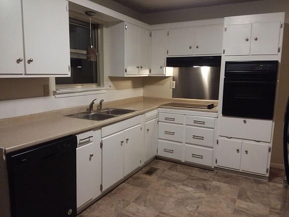 3rd image of 5031 Station Cir