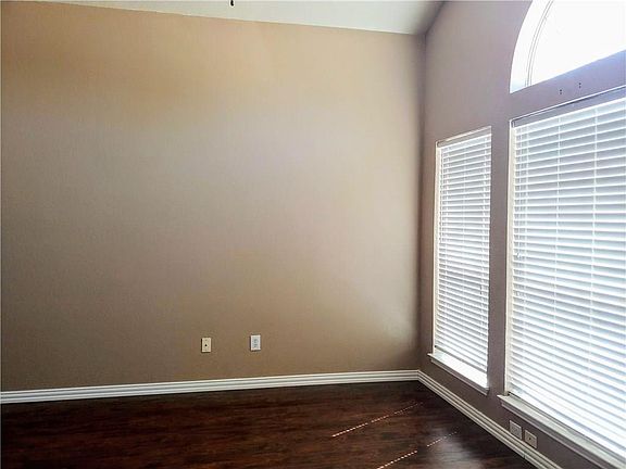 5th image of 104 Comfort Ct