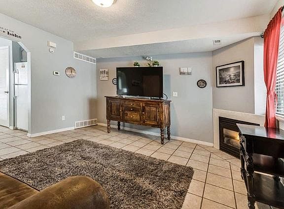 2nd image of 888 N Newberg Dr #4