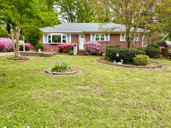 3439 Woodleaf Rd, Charlotte, NC 28205