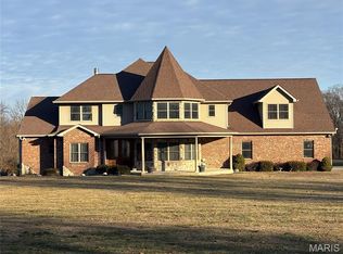 1327 Irongate Trl, Greenville, IL 62246